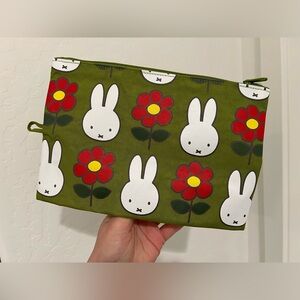 BNWOT MIFFY BAGGU Green Medium Pouch with Miffy and Floral Design